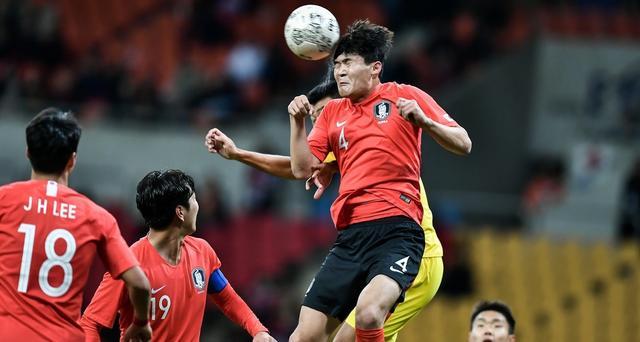 国足vs韩国直播解说视频，为什么我们一边骂一边还得看？